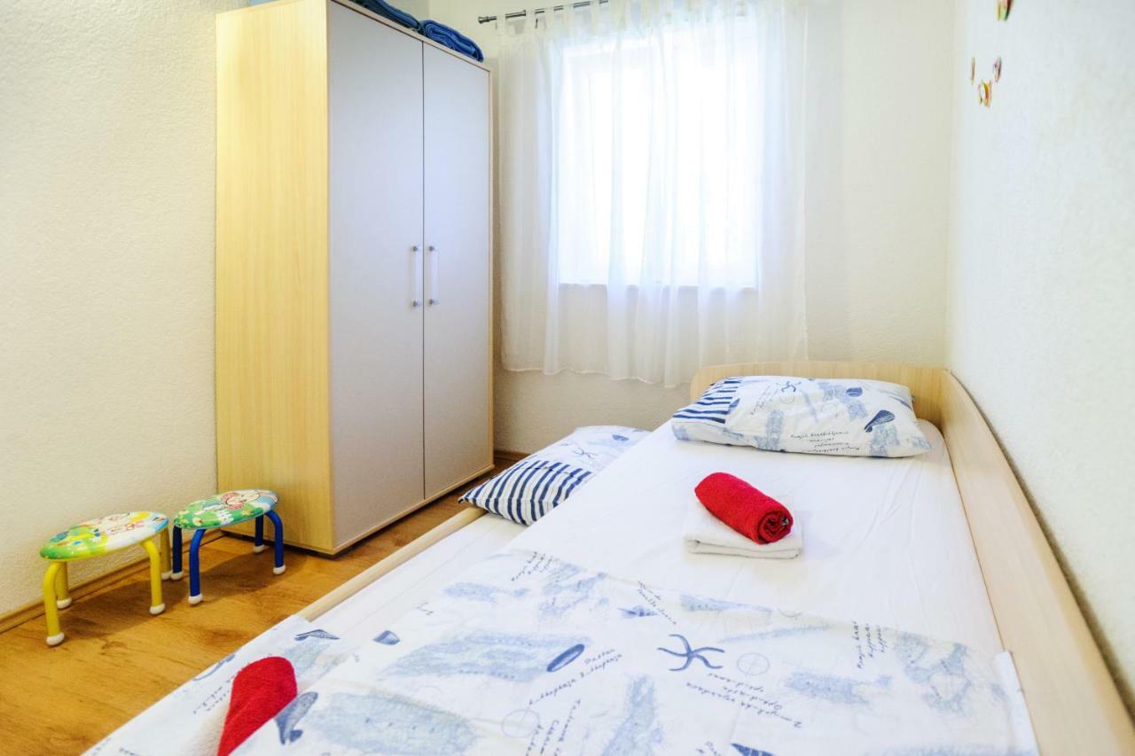 Apartments Stipe Рогозница Экстерьер фото